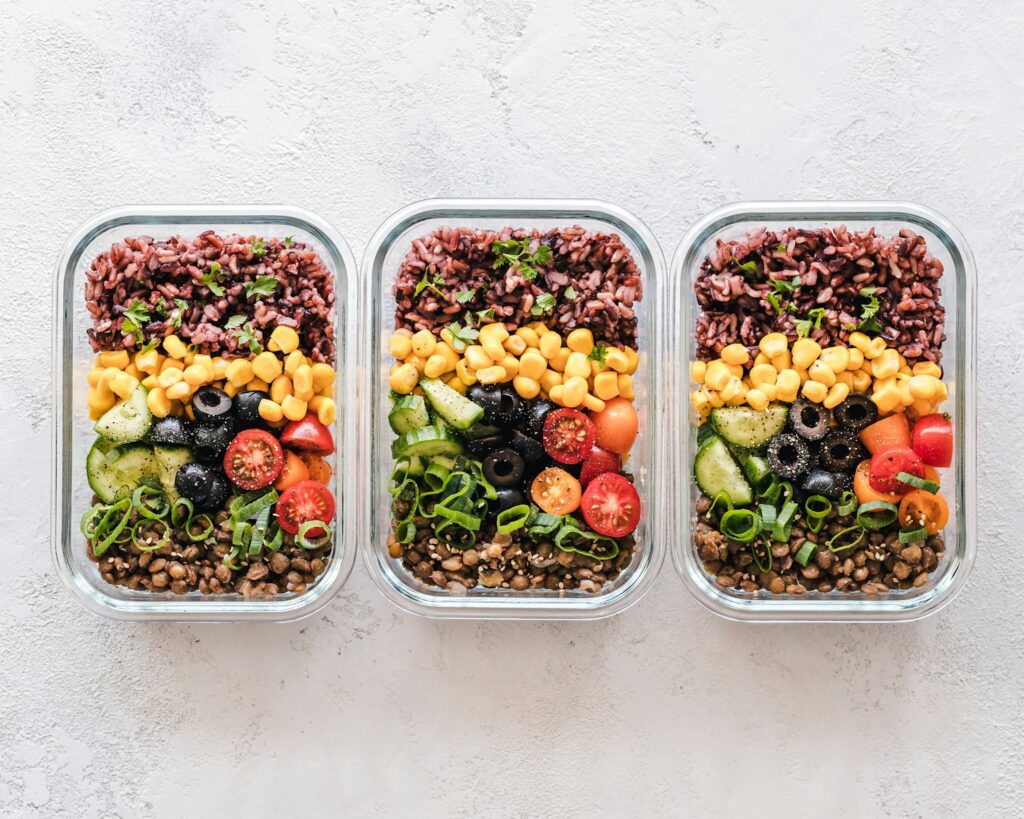 Comida saludable preparada para llevar al trabajo