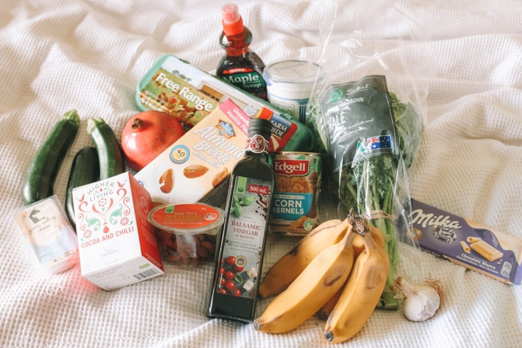 Compra de alimentos frescos y básicos para comer saludable con un presupuesto ajustado