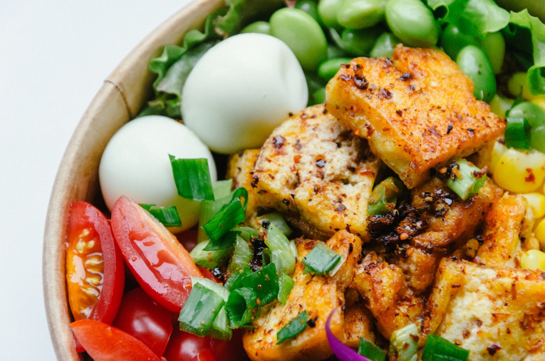 Huevos cocidos como ejemplo de alimento rico en proteínas